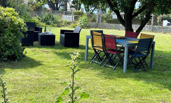 Plozevet Casa | Maison Pour 6 Personnes, 150 m de la Mer, 4mn à Pied du Port de Pors Poulhan