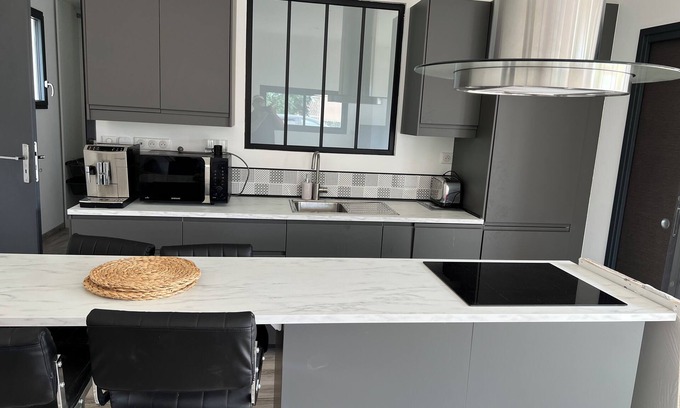 Montpouillan Casa | Maison Pour Trois Adultes ou Deux Enfants
