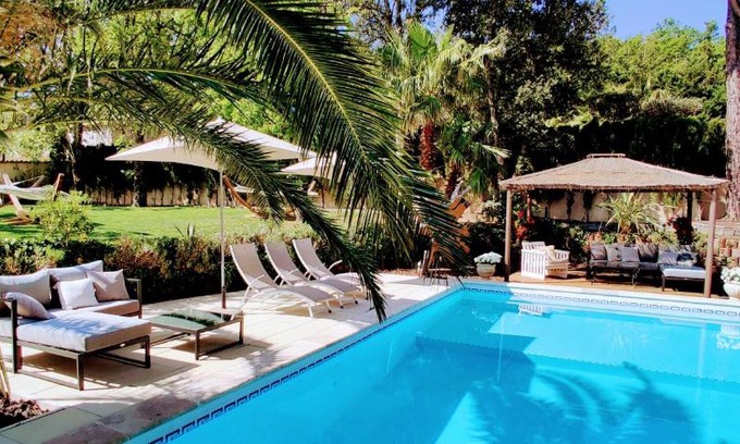 Grimaud Cama Y Desayuno | Maison Prestige Saint Tropez by Roberto Geissini
