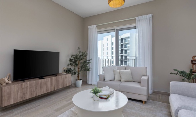 Abu Dhabi Apartamento | Maison Privee - Modern Hideaway w/ Canal Views on Yas Island