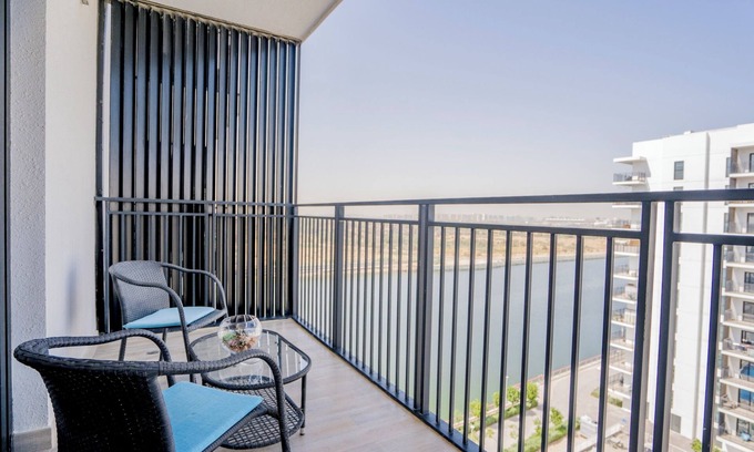 Abu Dhabi Apartamento | Maison Privee - Modern Yas Island Escape w/Peaceful Canal Views
