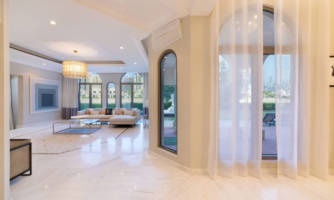 Palm Jumeirah Villa | Maison Privee Private Pool and Beach Access Villa w/ Cinematic Vws