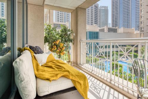 Downtown Dubai Apartamento | Maison Privee - Radiant Urban Retreat with Iconic Burj Khalifa Vws