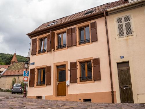 Thann Casa | Maison rénovée au cœur de Thann : 3 chambres, cuisine équipée, proche randonnées et villes alsaciennes - FR-1-744-11