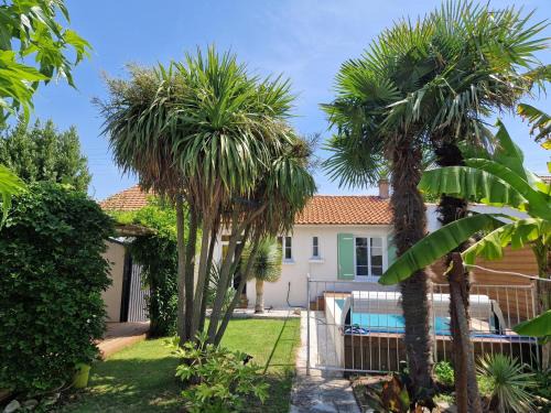Quartier du Casino Casa | Maison rénovée avec piscine, jardin clos et terrasse, à 5 min de la plage et des commerces - FR-1-706-5