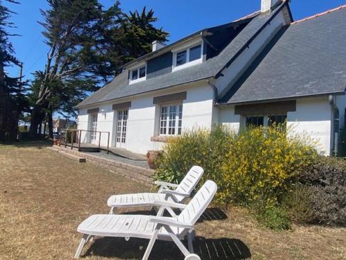 Tregastel Casa | Maison rustique à 100m de la mer, 6 pers, jardin, Wi-Fi, parking, animaux OK, Côte de Granit Rose - FR-1-542-15