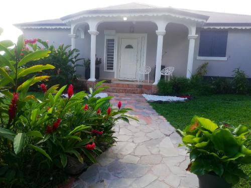 Sainte-Rose Casa | Maison spacieuse avec jacuzzi et vue sur la mer à Sainte-Rose