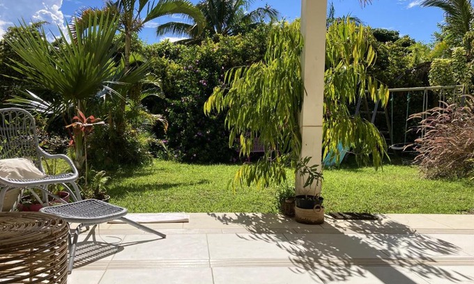 La Montagne Casa | Maison spacieuse pres de Saint Denis avec jardin ferme