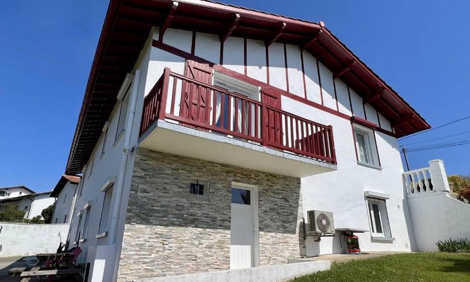 Ustaritz Apartamento | Maison T3 à Ustaritz avec Terrasse et Parking - FR-1-495-7