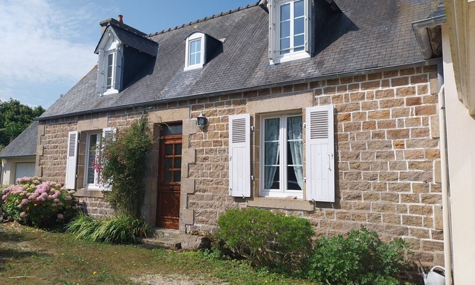 Tregastel Villa | Maison Traditionnelle Bretonne