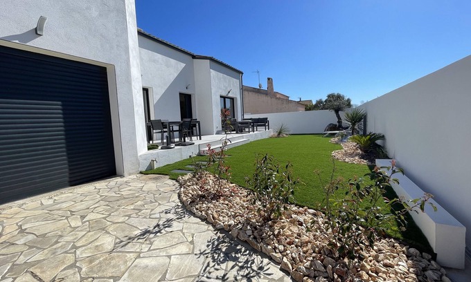 Vias Villa | Maison / Villa Saisonnière 2 kms Plage