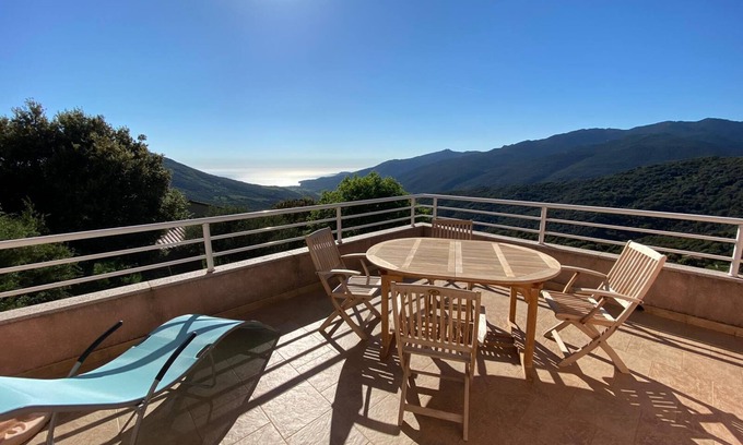 Santa-Maria-Figaniella Casa | Maison vue mer Entre mer et Montagne