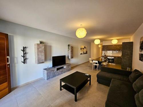 Qawra Apartamento | Maisonette Haven Explore Malta