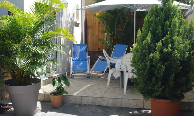 Saint-Pierre Casa | Bungalow con altillo, aire acondicionado, aparcamiento privado cerrado, internet inalámbrico, tranquilo.