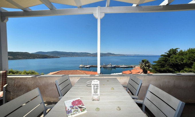 Mithimna Casa | Un Amplio 2 Nivel 2 dormitorios Ciudad-Home con impresionantes vistas al mar Egeo