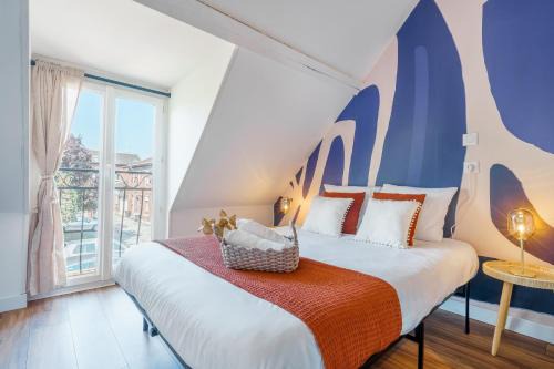 Saint-Just-en-Chaussee Apartamento | Maisonnette Bleu Horizon avec jardin - 2min Gare - Serenito Homes
