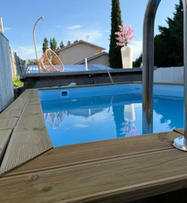 Creuzier-le-Vieux Chalet De Esquí | Maisonnette avec Jardin, Piscine, Netflix