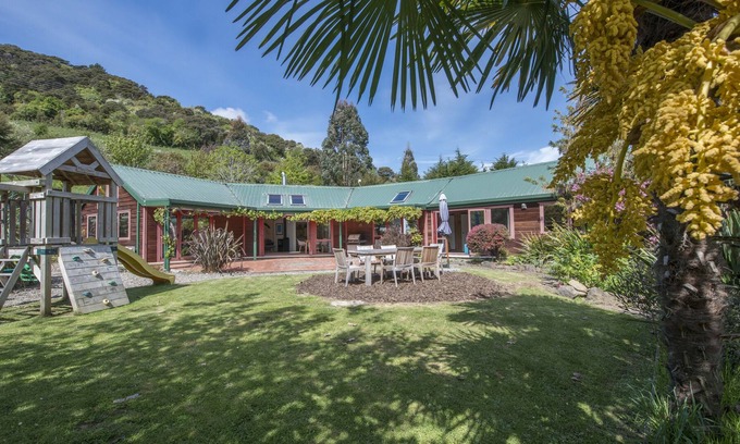 Nelson Casa | Maitai Magic - Nelson Holiday Home