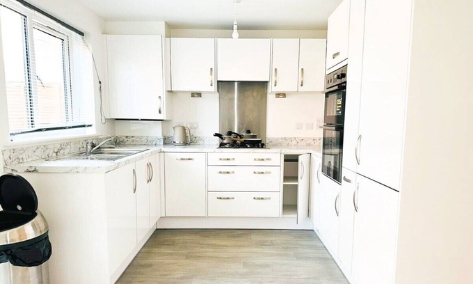 Willesborough Casa | Maize Stylish 3 Bedroom House
