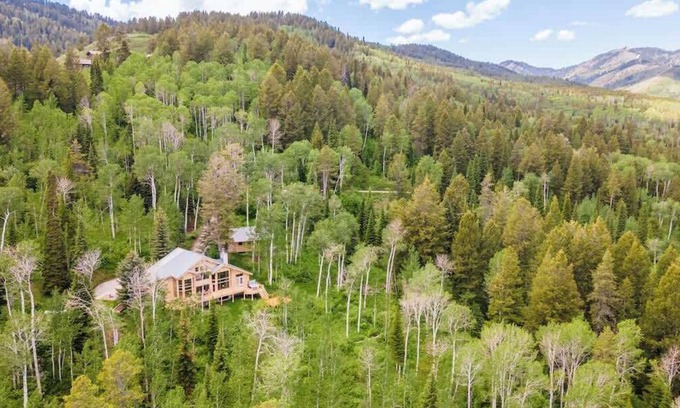 Victor Casa | Majestic 22-Acre Estate with Panoramic Teton Views