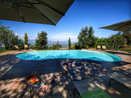Loro Ciuffenna Casa | Majestic Farmhouse in Loro Ciuffenna with Pool