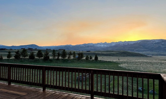Livingston Casa | 35min to YELLOWSTONE NP & 2 min from Chico Hotsprings The Steele House LG Groups