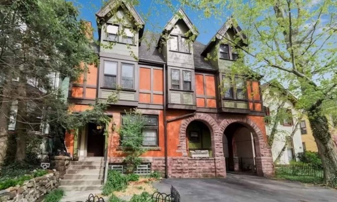 Downtown Buffalo Condominio | Majestic Historic Mansion in Allentown