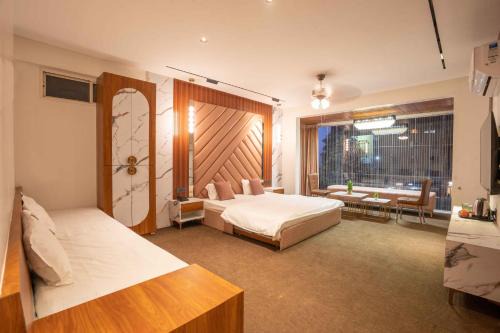Pune Cabina | Majestic Inn