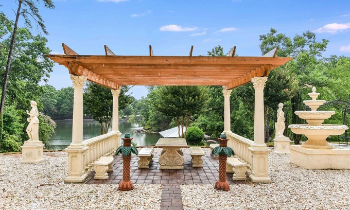 York Casa | Majestic Lake Estate + Views, Outdoor Fireplace, Dock ⛵💖