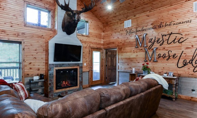 Reeds Spring Cabina | Majestic Moose Lodge - World Class Stone Bridge Village