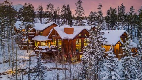 Four O'Clock Casa | Majestic Mountain Lodge