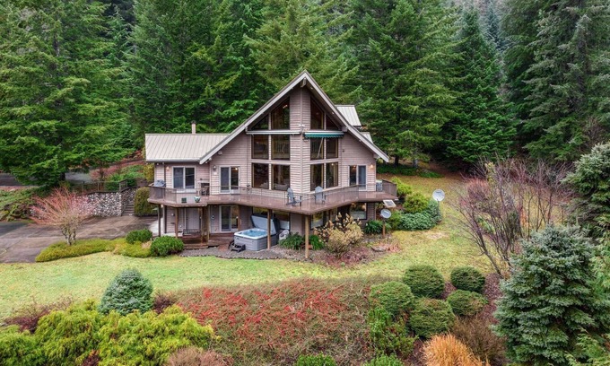Rhododendron Casa | Great Deals on Summer Stays!