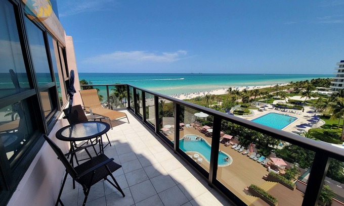 La Gorce Apartamento | Majestic Oceanfront 3 Bedroom Views Every Room Large Corner Apartment - 901