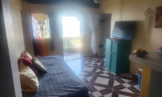 Gordon Town Apartamento | Majestic panaramic beach views close to the Kingston Airport.