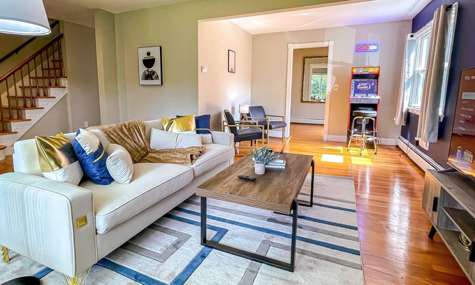Princeton Casa | Majestic Princeton Home Arcade Big Yard 4BR