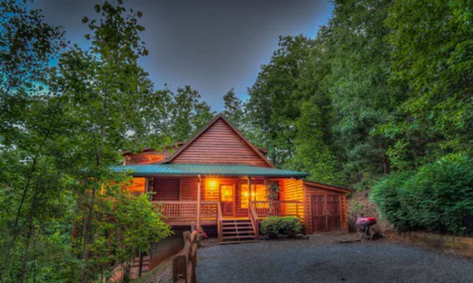 Blue Ridge Cabina | Majestic Sunrise by Escape to Blue Ridge