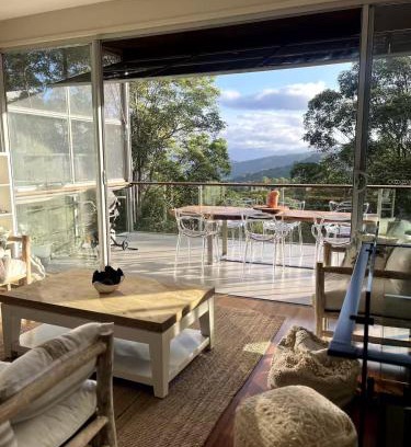 Lower Beechmont Casa | Majestic Views - Stylish Home
