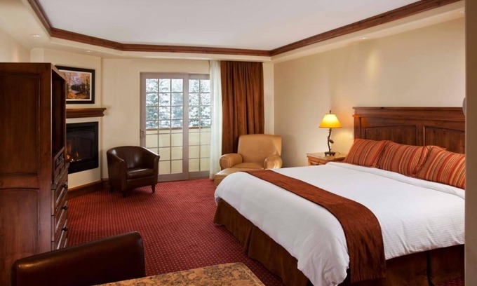 Vail Hotel | Majestic Views! Two Great and Spacious Units, Hot Tub, Restaurant, Parking!