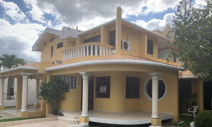 Llanos de Gurabo I Casa | Majestuosa Villa en el corazón de Santiago!