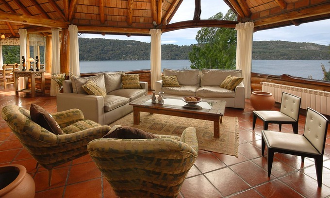 San Carlos de Bariloche Casa | Majestically on the shores of Lake HV12