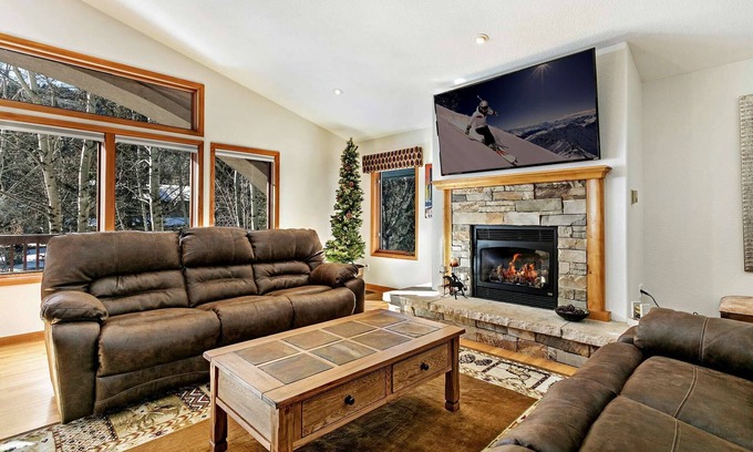 Eagle-Vail Casa | Fácil acceso a Vail o Beaver Creek, Se admiten mascotas, Patio trasero cercado, conveniente para paradas de autobús y senderos