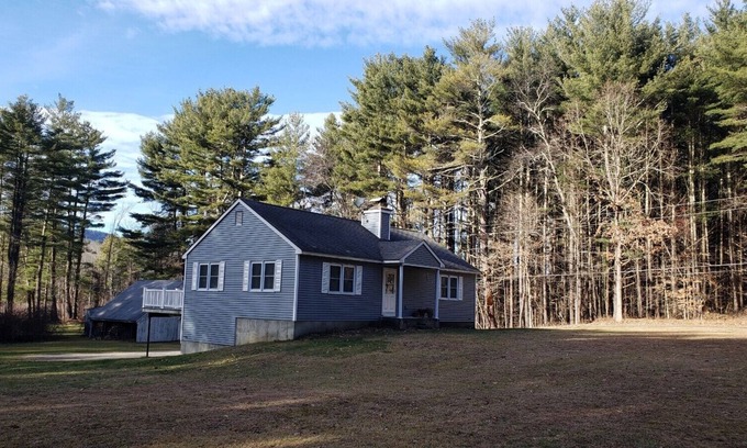 Sheffield Casa | Make your getaway to the Berkshires! Convenient to skiing, races, music & dance!