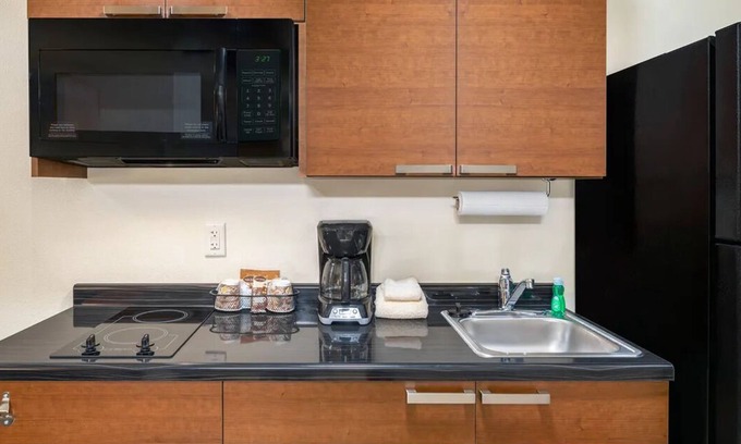 Hastings Hotel | Make Yourself at Home in a Room w/ Kitchen, Minutes from Cimarron Plaza