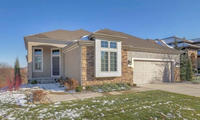 Bucyrus Casa | Make yourself at home in this fully furnished 4-bed, 3-bath home