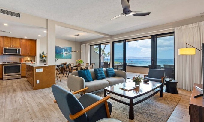 Wailea Condominio | Makena Surf B202 - Beachfront Platinum Condo; Gorgeous Ocean & Crater Views.