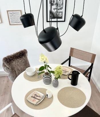 Detmold Apartamento | MAKERS and ROOMS APARTMENT 01 Pauline 110qm Parkplatz 1-4 Personen