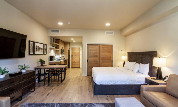 Tamarack Resort Apartamento | Idyllic Studio Condo in The Village | Chapel View
