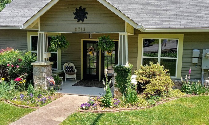 Chattanooga Casa | Makin' Memories What We Do Best, With Family and Your Tail Wagging Friends.
