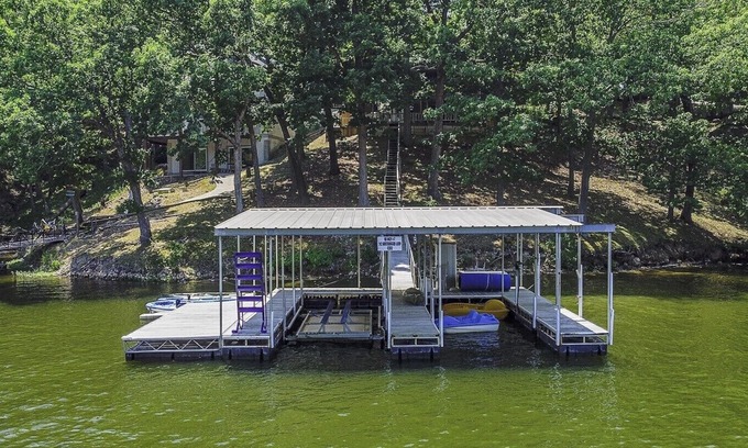 Linn Creek Casa | Making Lake Memories, Water Toys, Launch area /Dock/Slip, Fire pit, parking for group.