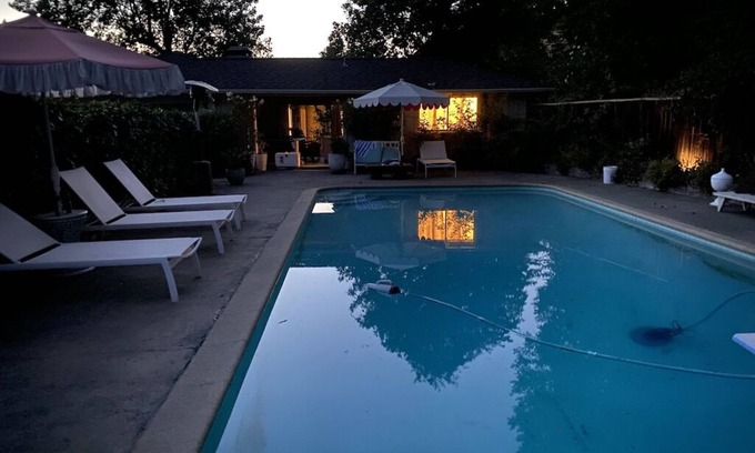 Benbow Casa | Making your amazing vacation more amazing! Main house-swimming pool-hot tub-golf